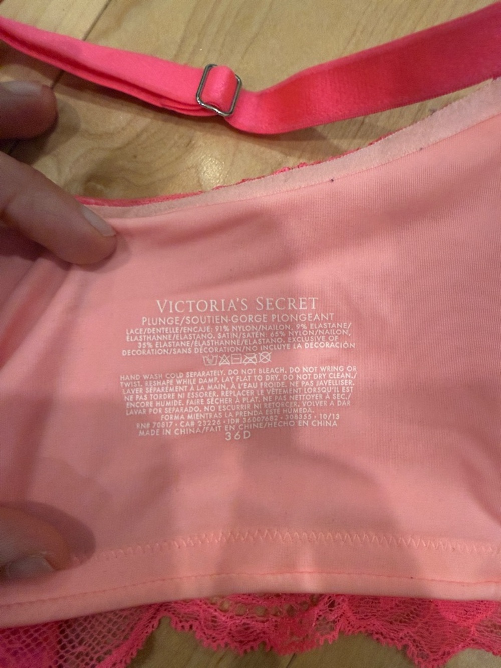 Victorias Secret Bras 36D - Picture 2 of 5
